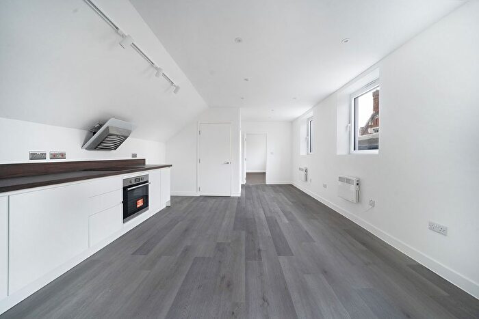 1 Bedroom Flat To Rent In Brooke Road, London, N16