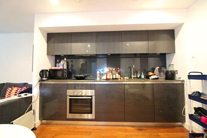 2 Bedroom Flat To Rent In - St Pauls Square - Bed, Bath Available Now, S1