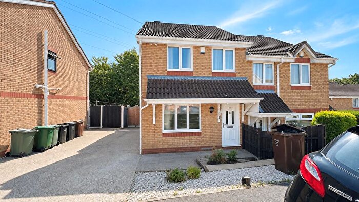 3 Bedroom Semi-detached House For Sale In Ploughmans Croft, Bradford, BD2