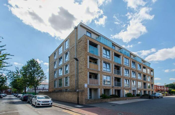 2 Bedroom Flat To Rent In Crediton Road, Canning Town, London, E16