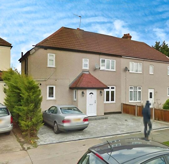 3 Bedroom Semi Detached House To Rent In Heaton Avenue, Romford, Essex, RM3