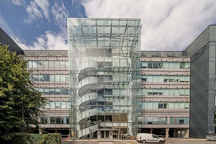 1 Bedroom Flat To Rent In Great West Road, Brentford, TW8