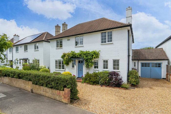 3 Bedroom Detached House For Sale In Bedford Avenue, Silsoe, MK45