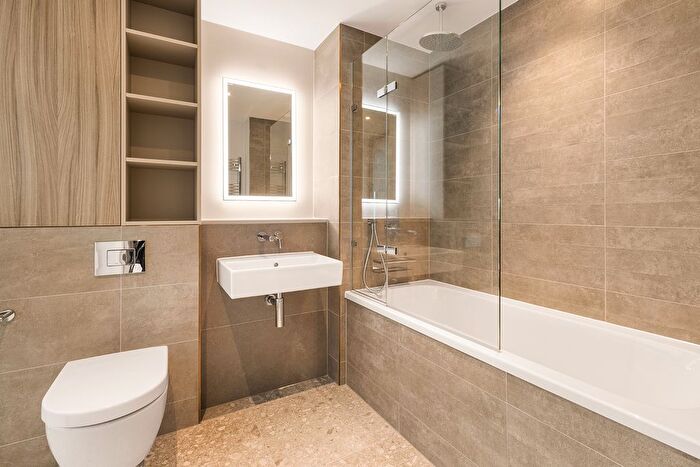 1 Bedroom Flat To Rent In Nine Elms Lane, London, SW11