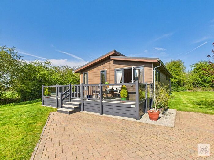2 Bedroom Detached House For Sale In Foxhunter Residential Caravan Park, Monkton Street, Monkton, Ramsgate, CT12