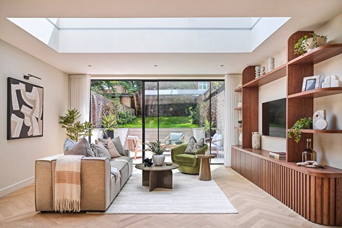 3 Bedroom Flat For Sale In Earls Court Gardens, Earls Court, London, SW5