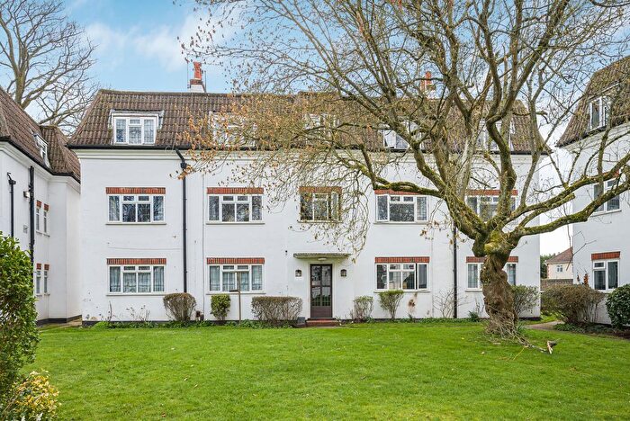 2 Bedroom Flat For Sale In Dainton Close, Bromley, BR1