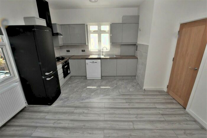 3 Bedroom Maisonette To Rent In Suffolk Road, London, SE25