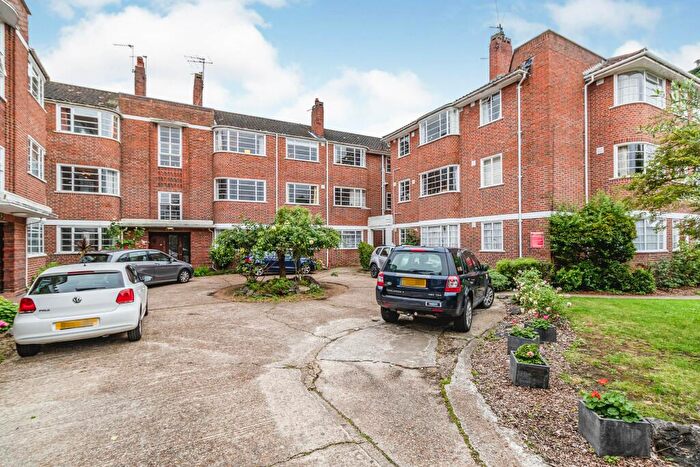 2 Bedroom Flat To Rent In Kings Keep, Beaufort Road, Kingston Upon Thames, KT1