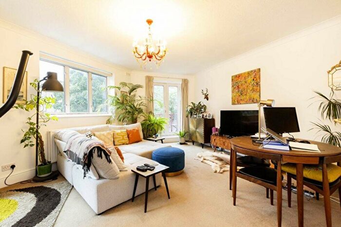 2 Bedroom Terraced House To Rent In Baring Street, Shoreditch Park, N1