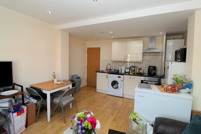 2 Bedroom Flat To Rent In North Road, Cardiff CF14