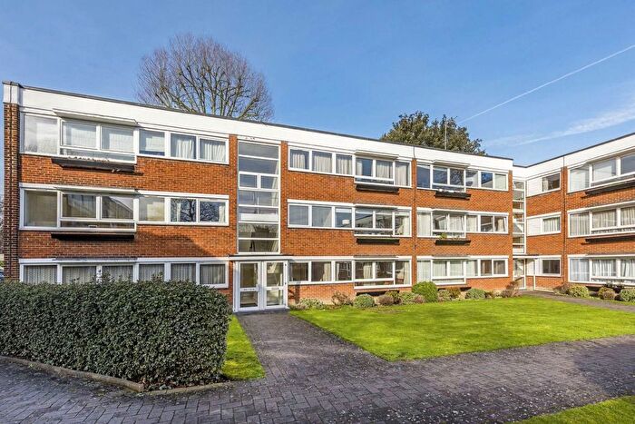 2 Bedroom Flat To Rent In Kings Road, Richmond, TW10