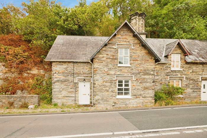 3 Bedroom Semi-Detached House For Sale In Tan-y-Bwlch, Blaenau Ffestiniog, Gwynedd, LL41