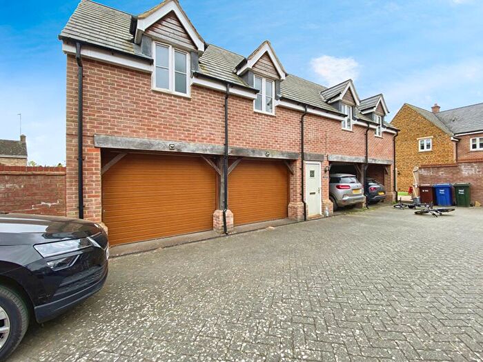 2 Bedroom House For Sale In Oak Farm Close, Milcombe, Double Garage/Garden, OX15
