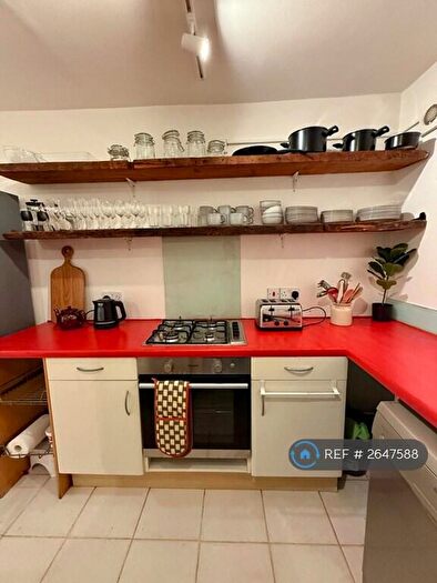 3 Bedroom Flat To Rent In Woodseer Street, London, E1