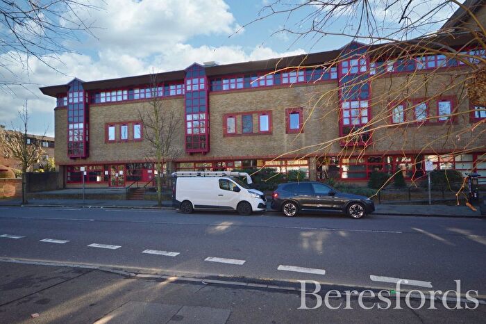 1 Bedroom Flat For Sale In London Road, Romford, RM7