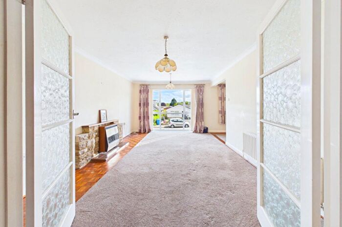 4 Bedroom Detached House For Sale In West Way, Broadstone, Dorset, BH18 - Photo 2