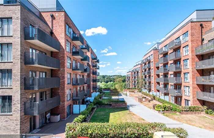 2 Bedroom Flat For Sale In Rosalind Drive, Maidstone, Kent, ME14