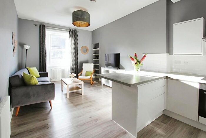 2 Bedroom Flat To Rent In Thorntree Street, Edinburgh, EH6