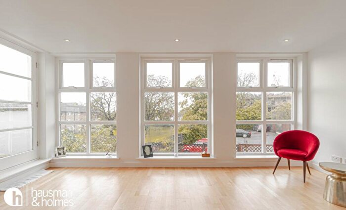 2 Bedroom Flat To Rent In Primrose Court, Childs Hill, NW2