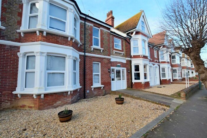 1 Bedroom Flat To Rent In - Richmond Avenue, West Sussex, PO21