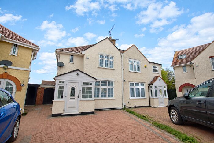 4 Bedroom Semi Detached House For Sale In Pembroke Road, Greenford, UB6
