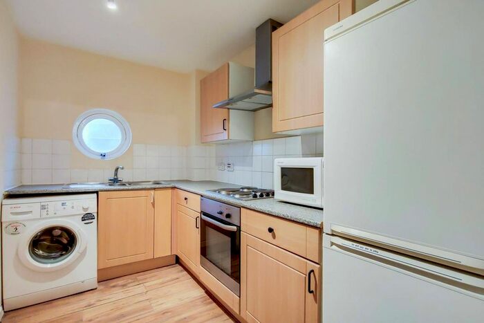 2 Bedroom Flat To Rent In Leabank Square, Hackney Wick, London, E9