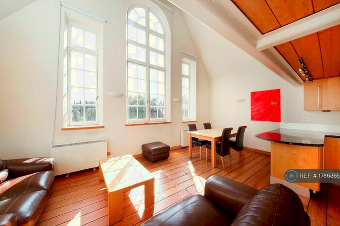 2 Bedroom Flat To Rent In Albany Road, London, SE5