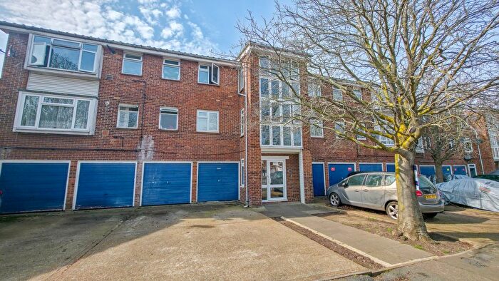 Studio For Sale In Whernside Close, Thamesmead, London, SE28