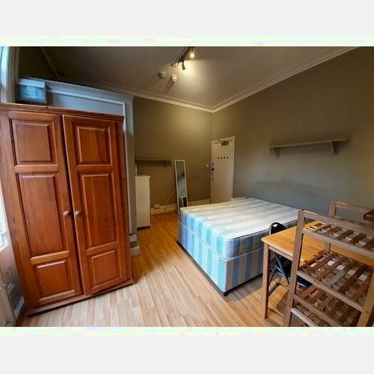 Studio To Rent In Ravenscroft Road, Chiswick, London, W4