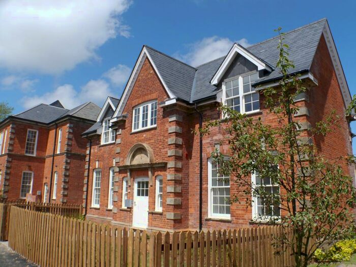 1 Bedroom Flat To Rent In Longley Road, Chichester, PO19