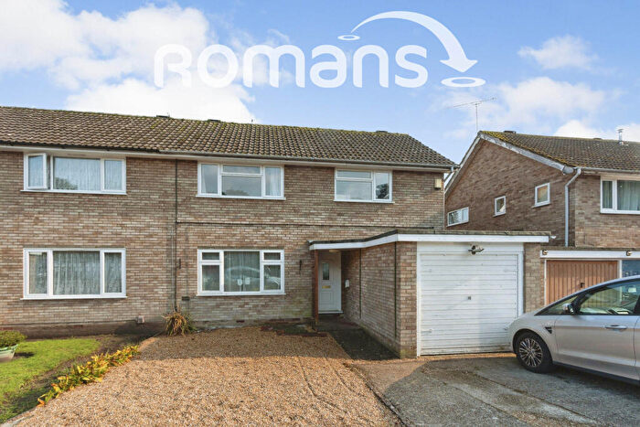 4 Bedroom Semi Detached House To Rent In Lakeside Gardens, Farnborough, GU14