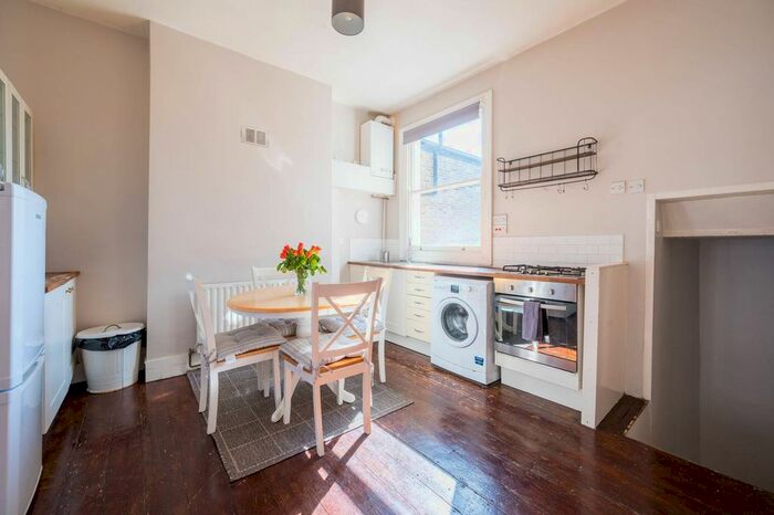 2 Bedroom Flat To Rent In Kestrel Avenue, Herne Hill, London, SE24