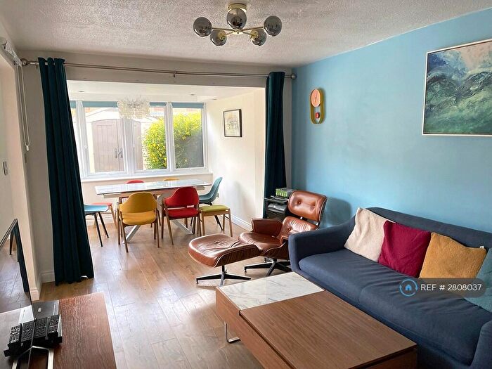 4 Bedroom Terraced House To Rent In Sweets Way, London, N20