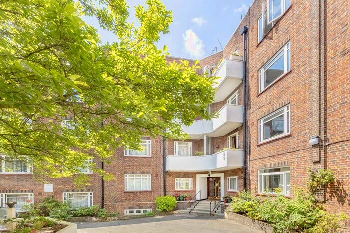 3 Bedroom Flat To Rent In Kingston Hill, Kingston Upon Thames, KT2