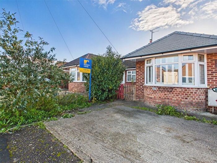 2 Bedroom Bungalow For Sale In Hillview Drive, Hucclecote, Gloucester, Gloucestershire, GL3