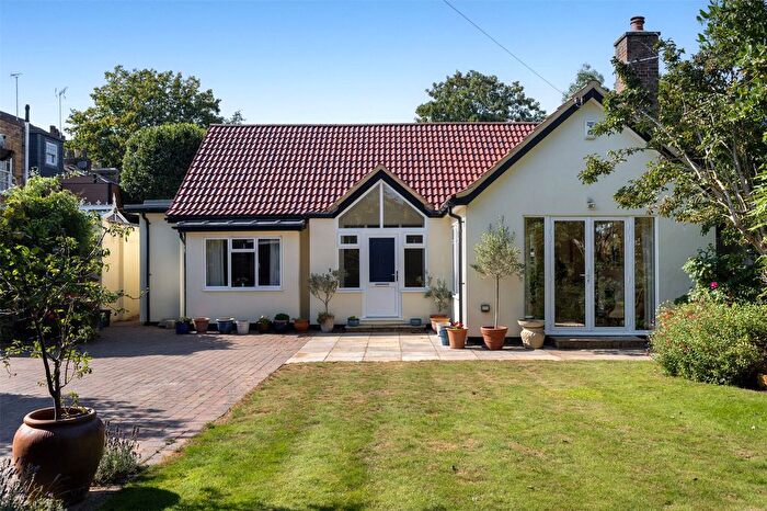 3 Bedroom Bungalow For Sale In Ferry Road, Twickenham, TW1