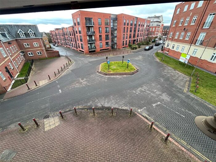 2 Bedroom Flat For Sale In Ascote Lane, Shirley, Solihull, West Midlands, B90