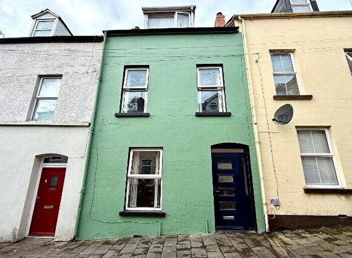 4 Bedroom Mid Terraced House For Sale In Grove Place, Derry, BT48