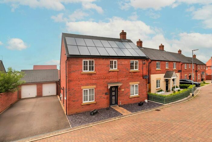 4 Bedroom Detached House For Sale In Parker Crescent, Sawtry, PE28