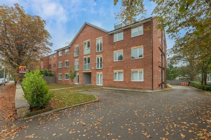 2 Bedroom Flat To Rent In Mansion View, Harehills Lane, Chapel Allerton, Leeds, LS7