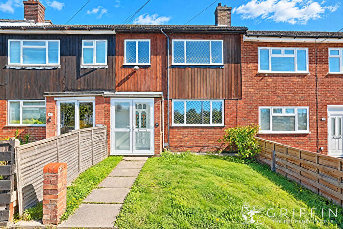 3 Bedroom Terraced House For Sale In South View Road, West Thurrock, RM20