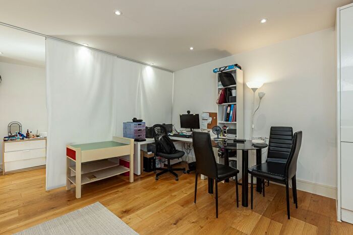 Studio To Rent In Grafton Mews, Warren Street, W1T