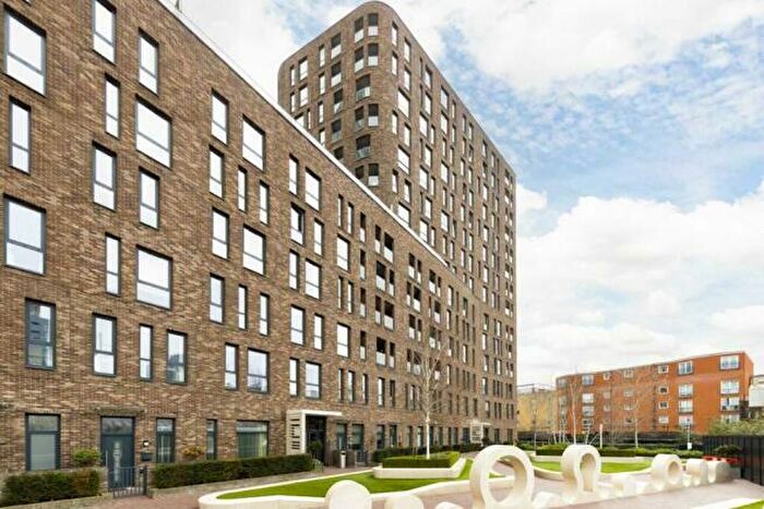 3 Bedroom Apartment To Rent In Place, London, E14