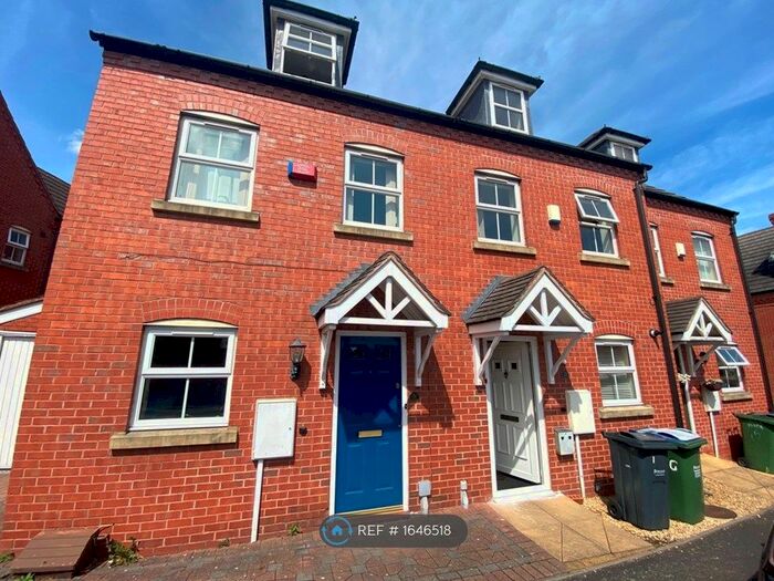 4 Bedroom Terraced House To Rent In Hodder Grove, West Bromwich, B71