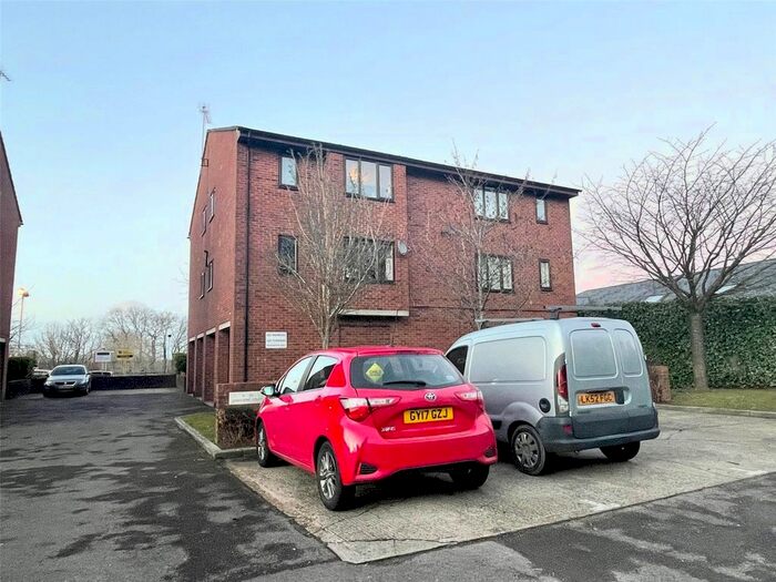 1 Bedroom Flat To Rent In Osbourne Court, Broadfield, Crawley, West Sussex, RH11