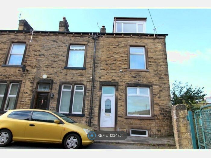 4 Bedroom End Of Terrace House To Rent In Oxford Street, Keighley, BD21