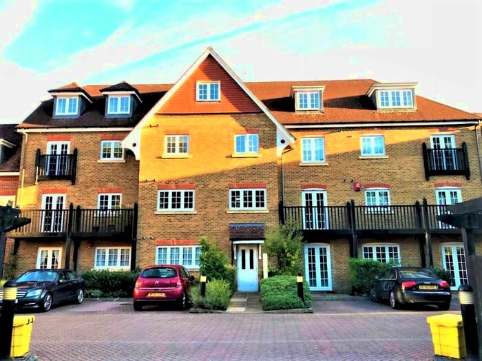 2 Bedroom Flat To Rent In Copthorne Common Road, Copthorne, Crawley, RH10