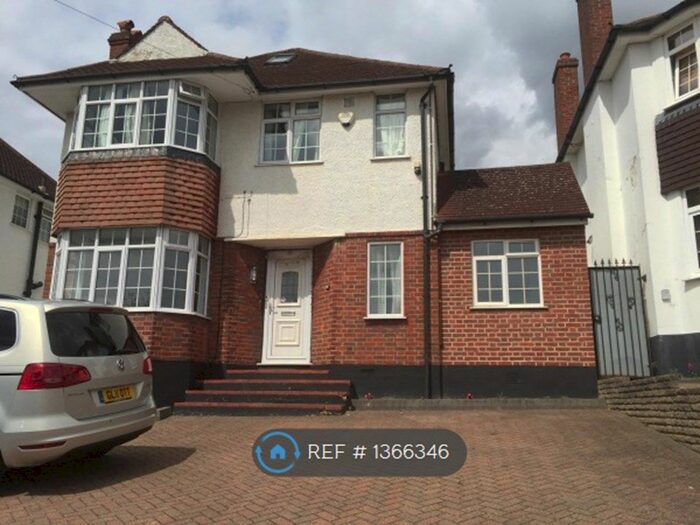 4 Bedroom Detached House To Rent In Courtlands Drive, Watford, WD17