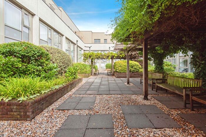 1 Bedroom Flat For Sale In Lampton Road, Hounslow, TW3